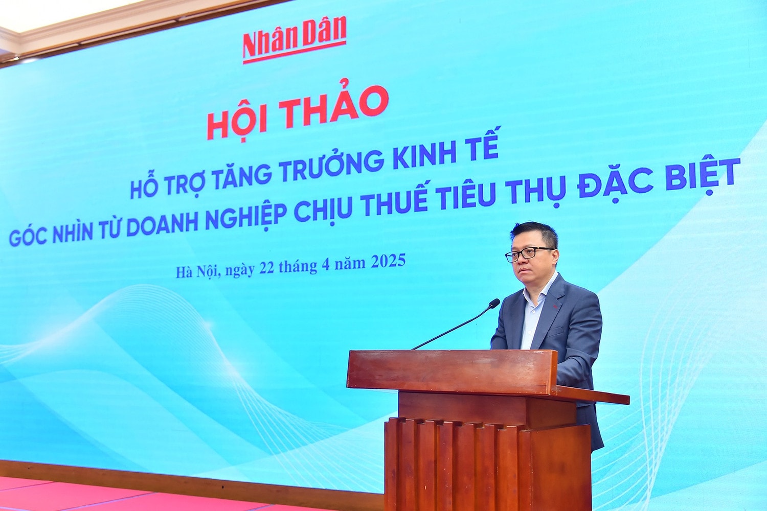 anh-2-ong-le-quoc-minh-uy-vien-trung-uong-dang-tong-bien-tap-bao-nhan-dan-pho-truong-ban-tuyen-giao-va-dan-van-trung-uong-chu-tich-hoi-nha-bao-viet-nam-anh-thai-yen.jpg