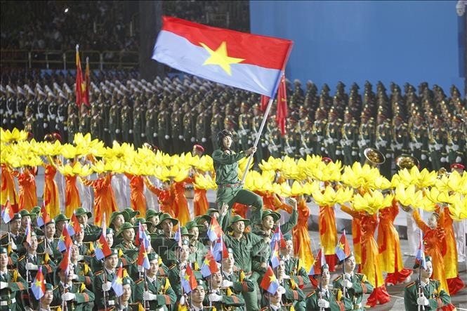 Chương trình đồng diễn nghệ thuật của lực lượng Quân đội nhân dân cùng đoàn nghệ thuật TP. Hồ Chí Minh tham gia Tổng hợp luyện diễu binh, diễu hành lần thứ hai. Ảnh: TTXVN