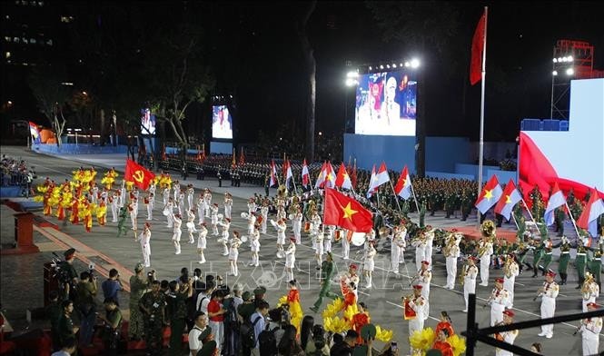 Chương trình đồng diễn nghệ thuật của lực lượng Quân đội nhân dân cùng đoàn nghệ thuật TP. Hồ Chí Minh tham gia Tổng hợp luyện diễu binh, diễu hành lần thứ hai. Ảnh: TTXVN
