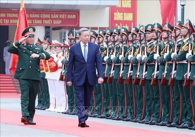 Tổng Bí thư Tô Lâm đến thăm và làm việc với Bộ Tư lệnh Binh chủng Tăng thiết giáp. Ảnh: Thống Nhất/TTXVN
