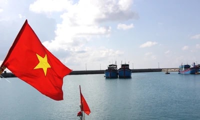 Một góc âu tàu trên đảo Trường Sa Lớn