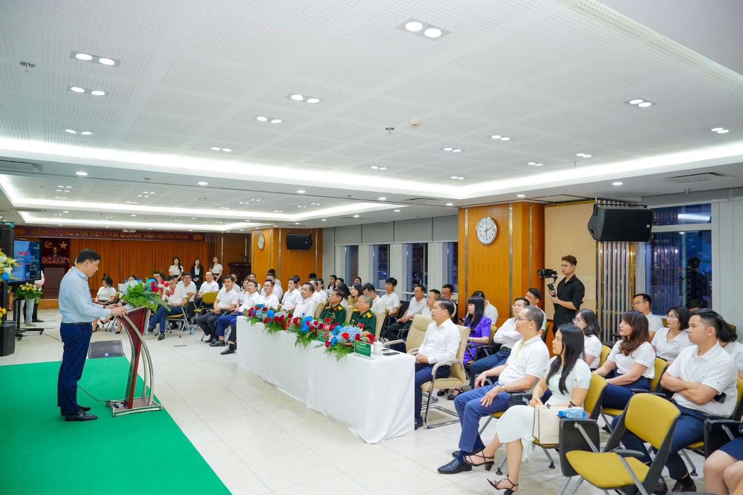 Ông Hồng Quang - Thành viên Hội đồng quản trị, Chủ tịch Công đoàn Vietcombank phát biểu khai mạc chương trình. Ảnh: VCB