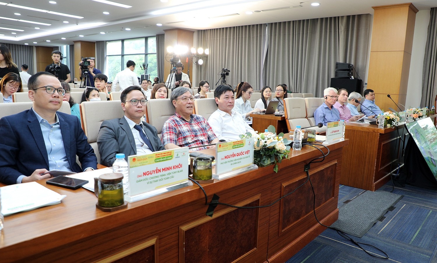 Các đại biểu dự diễn đàn. Ảnh: Khánh Duy