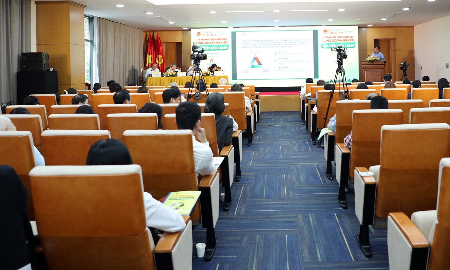 Quang cảnh diễn đàn. Ảnh: Khánh Duy