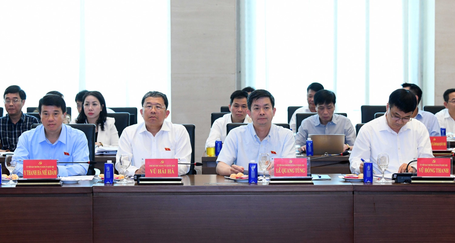 Các đại biểu dự hội nghị