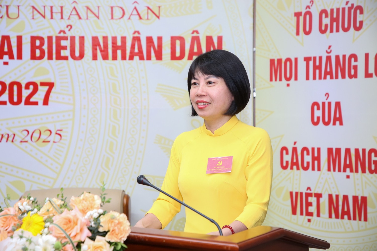 Đảng viên Nguyễn Thị Kim Thoa trình bày tham luận. Ảnh: Duy Thông