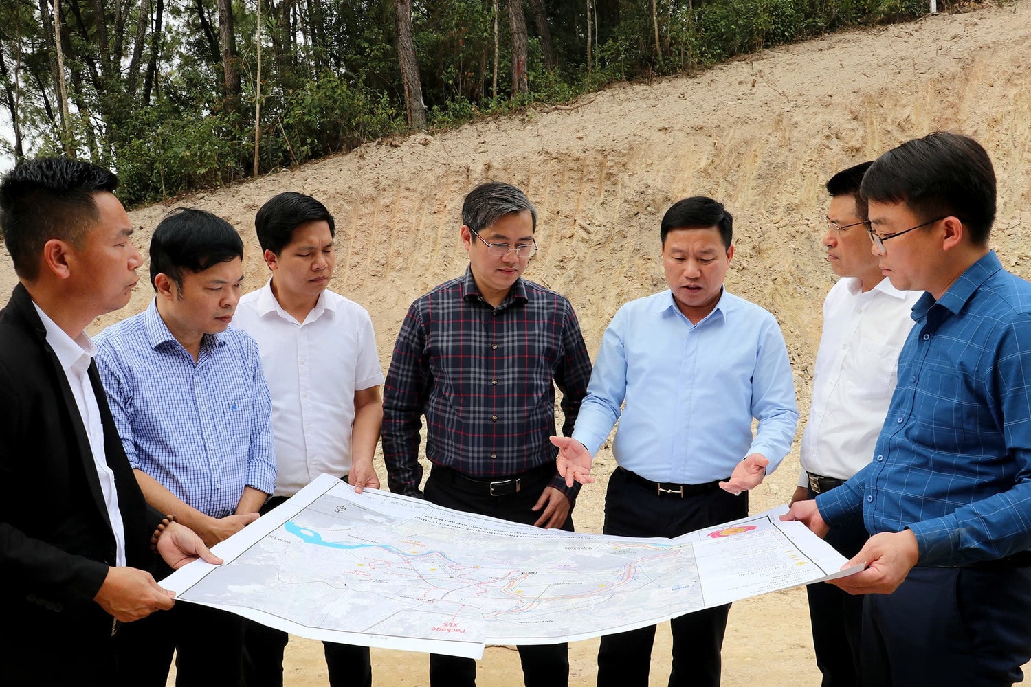 Tổ công tác UBND tỉnh về rà soát, nghiên cứu, định hướng sắp xếp đơn vị hành chính các cấp kiểm tra một số công trình dự án trên địa bàn thị xã Hoàng Mai