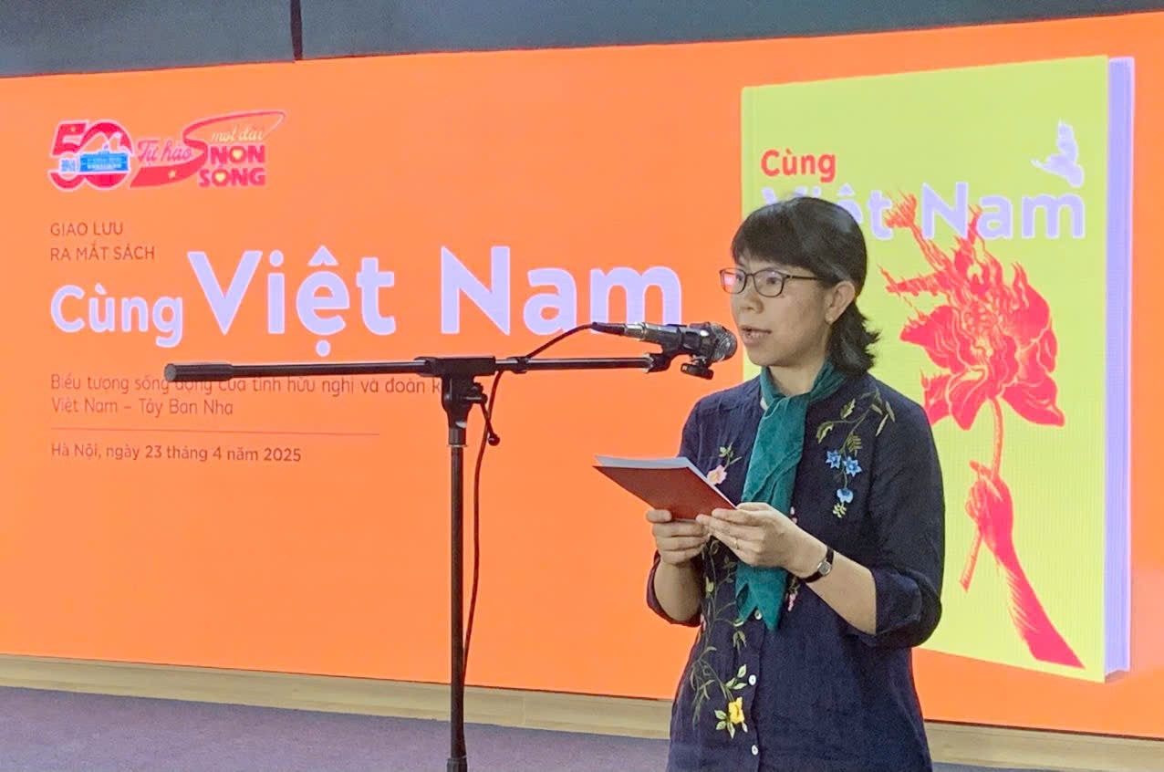 Phó Giám đốc, Tổng biên tập NXB Kim Đồng Vũ Thị Quỳnh Liên phát biểu khai mạc chương trình