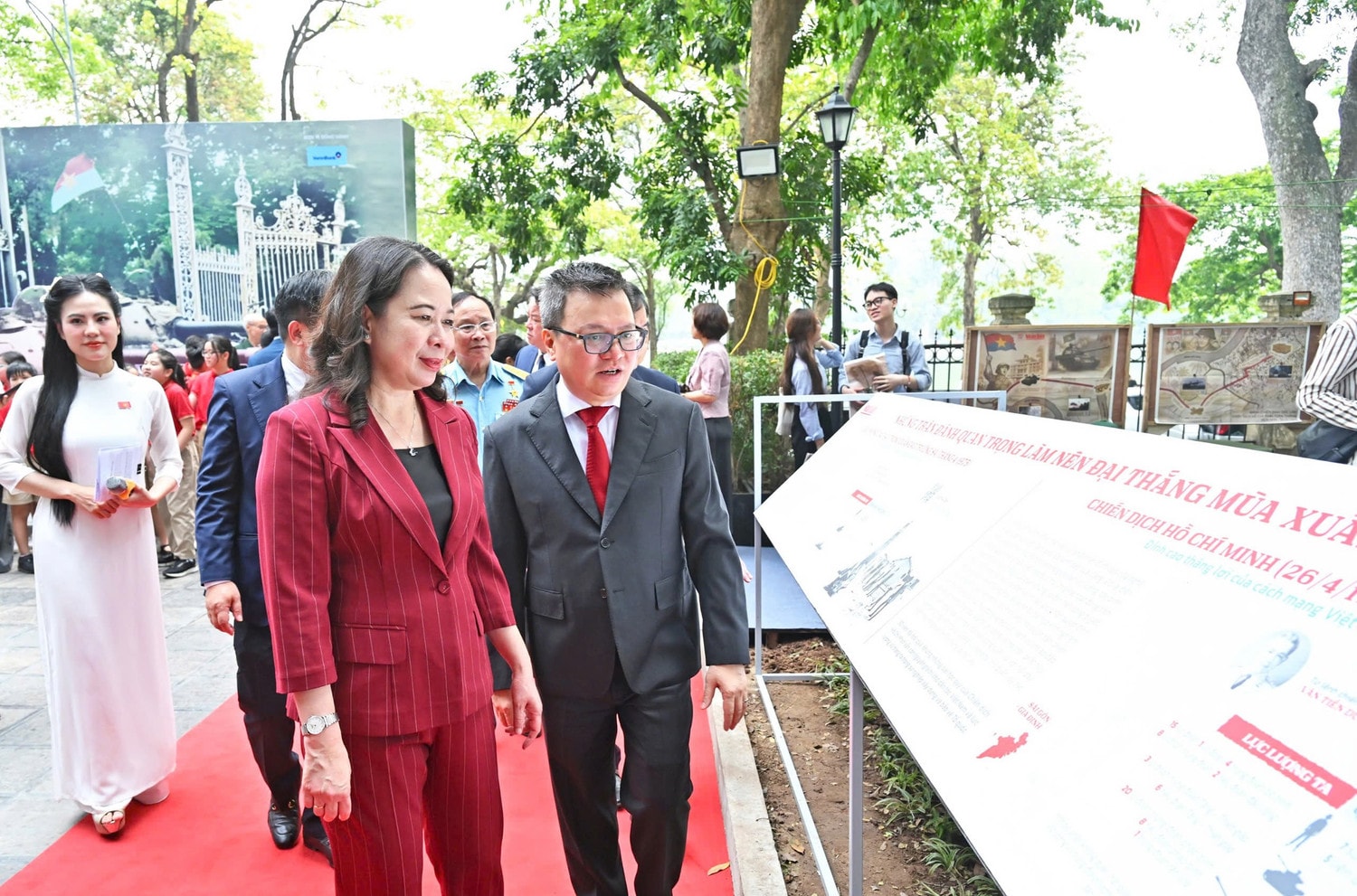 pctn-vothianhxuan-thamquan-trienlam.jpg