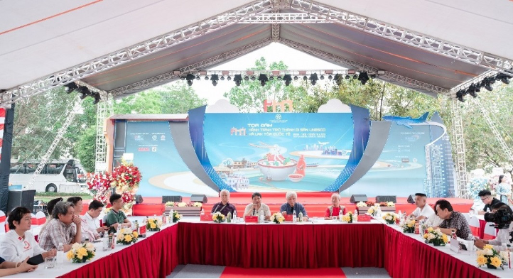 Tọa đàm “Hành trình trở thành di sản Unesco và lan tỏa quốc tế” thu hút đông giới chuyên gia và người dân tham gia. Ảnh: BTC