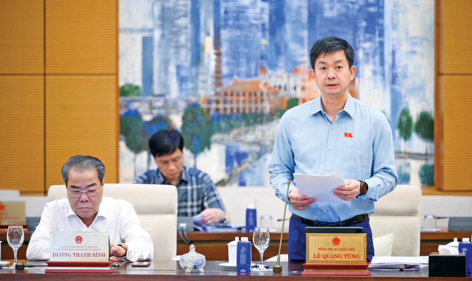 Tổng Thư ký Quốc hội, Chủ nhiệm Văn phòng Quốc hội Lê Quang Tùng trình bày Báo cáo một số vấn đề của dự thảo Nghị quyết sửa đổi, bổ sung một số điều của Nội quy kỳ họp Quốc hội. Ảnh: Hồ Long