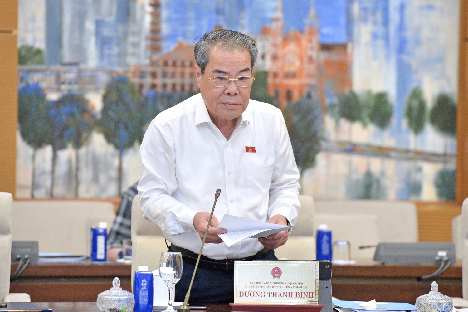 Chủ nhiệm Ủy ban Dân nguyện và Giám sát Dương Thanh Bình trình bày Báo cáo Kết quả thực hiện Chương trình giám sát năm 2024 và những tháng đầu năm 2025, dự kiến Chương trình giám sát năm 2026 của Quốc hội, Ủy ban Thường vụ Quốc hội. Ảnh: Hồ Long