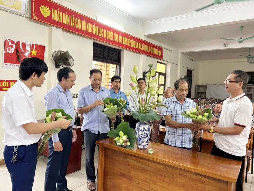 Mô hình “Phát huy nội lực, sức mạnh toàn dân, huy động các nguồn lực xây dựng đô thị văn minh” của Chi bộ khu phố Bình Lục Hạ, phường Hồng Phong, TP. Đông Triều, Quảng Ninh là mô hình “Học và làm theo Bác” điển hình tiêu biểu. Nguồn: Baoquangninh.vn
