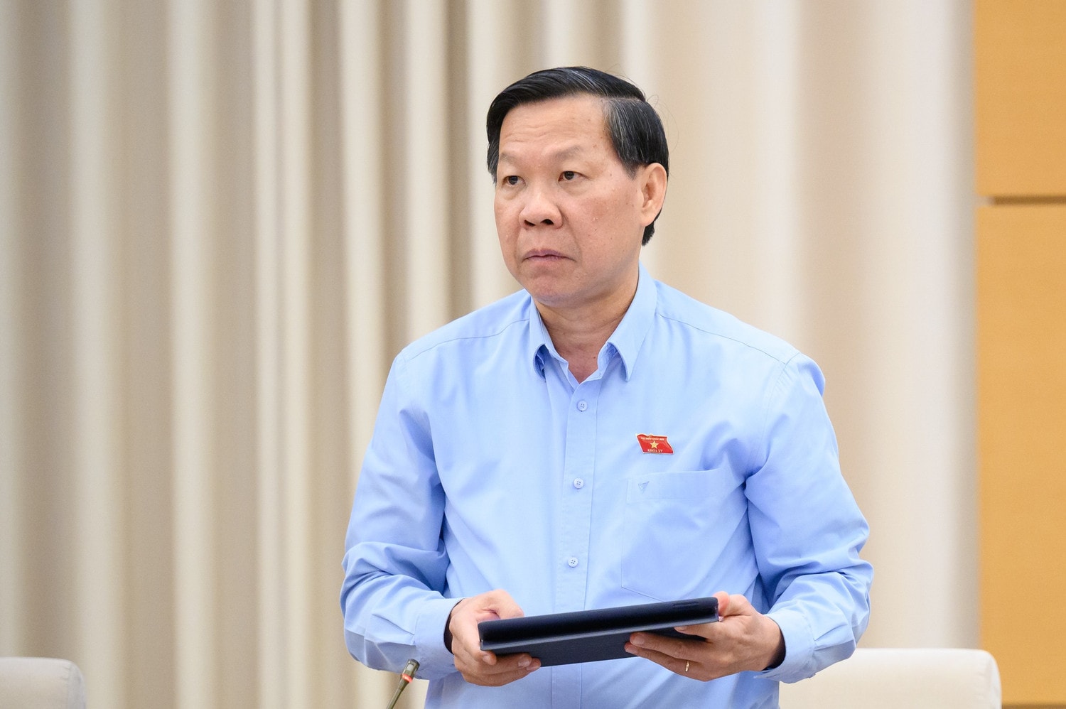 Chủ nhiệm Ủy ban Kinh tế và Tài chính Phan Văn Mãi trình bày Báo cáo thẩm tra dự án Luật. Ảnh: Hồ Long