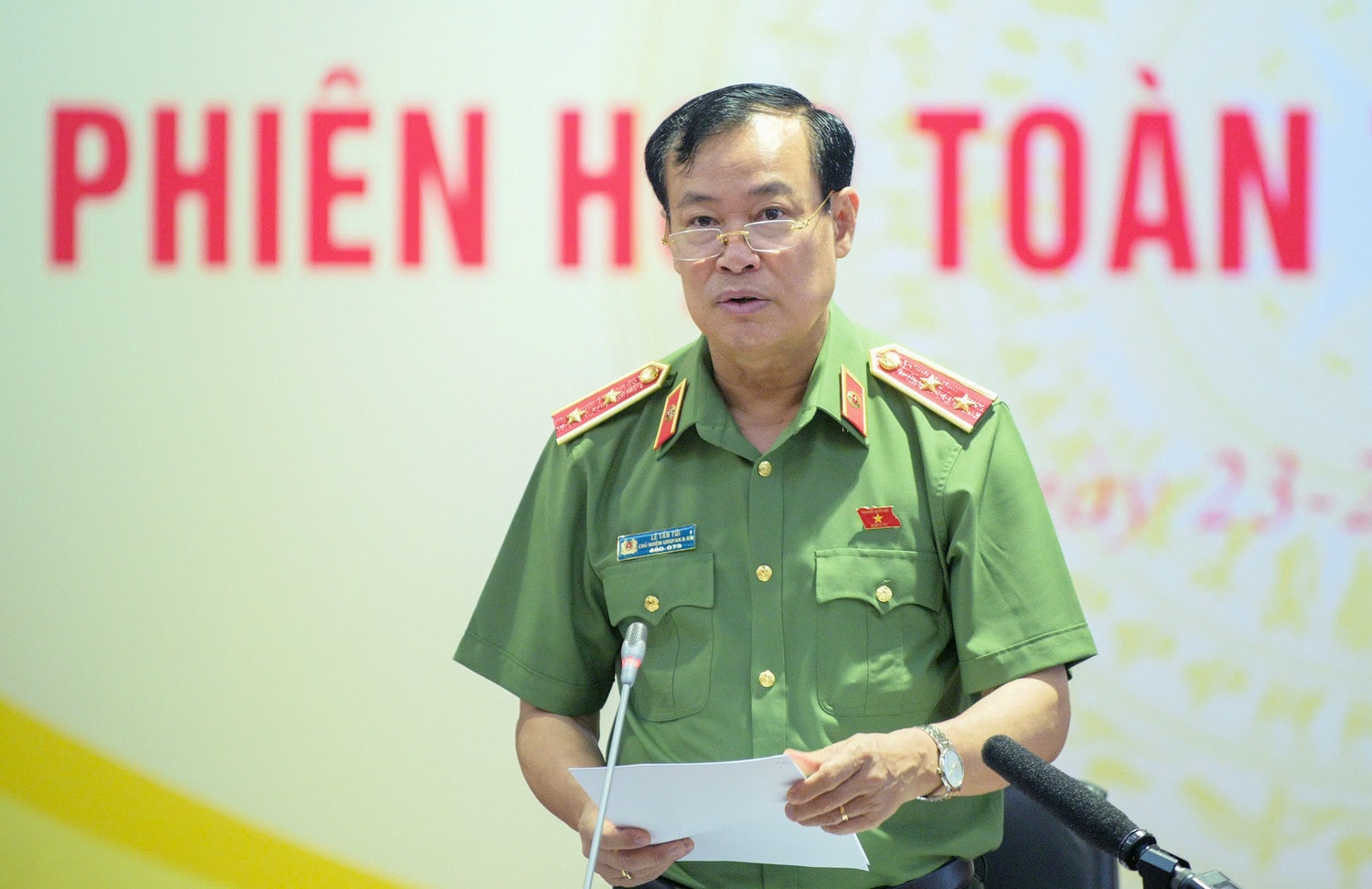 Chủ nhiệm Ủy ban Quốc phòng, An ninh và Đối ngoại, Trung tướng Lê Tấn Tới phát biểu