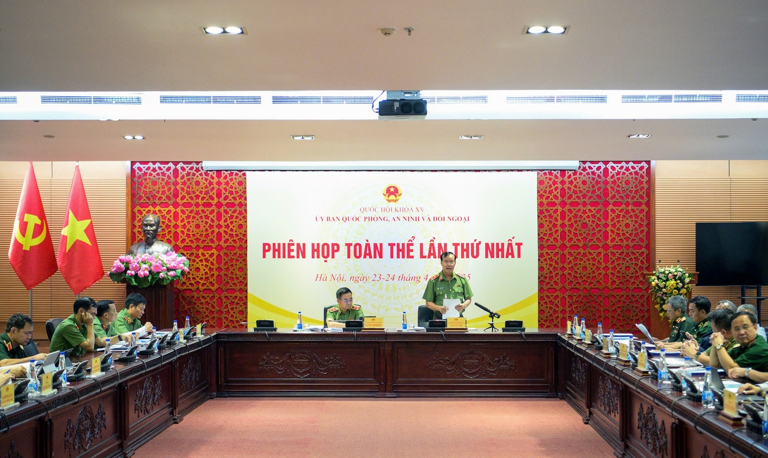 Quang cảnh Phiên họp