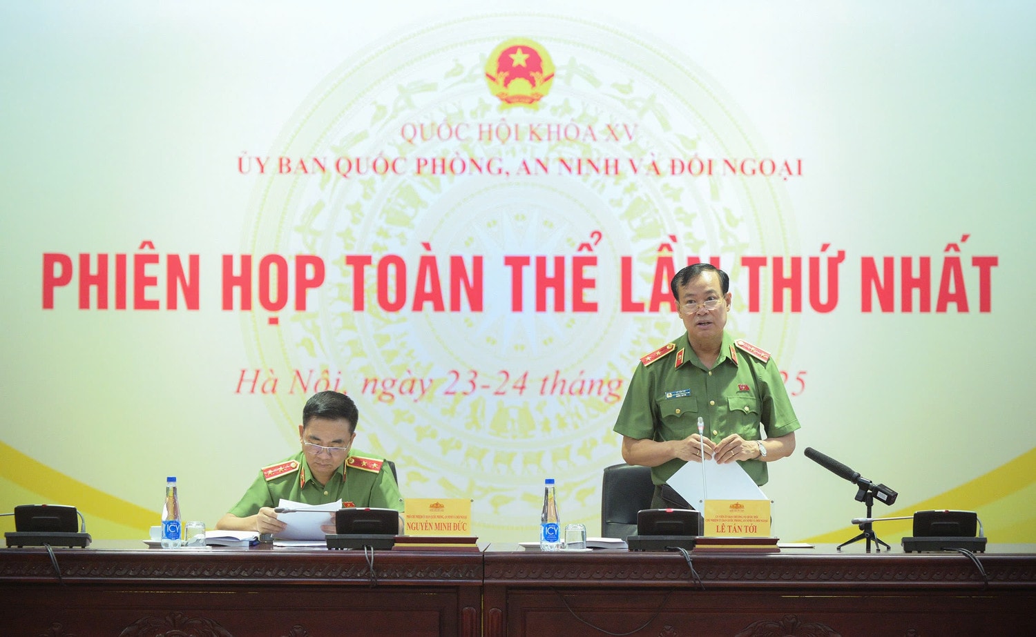 Chủ nhiệm Ủy ban Quốc phòng, An ninh và Đối ngoại, Trung tướng Lê Tấn Tới phát biểu