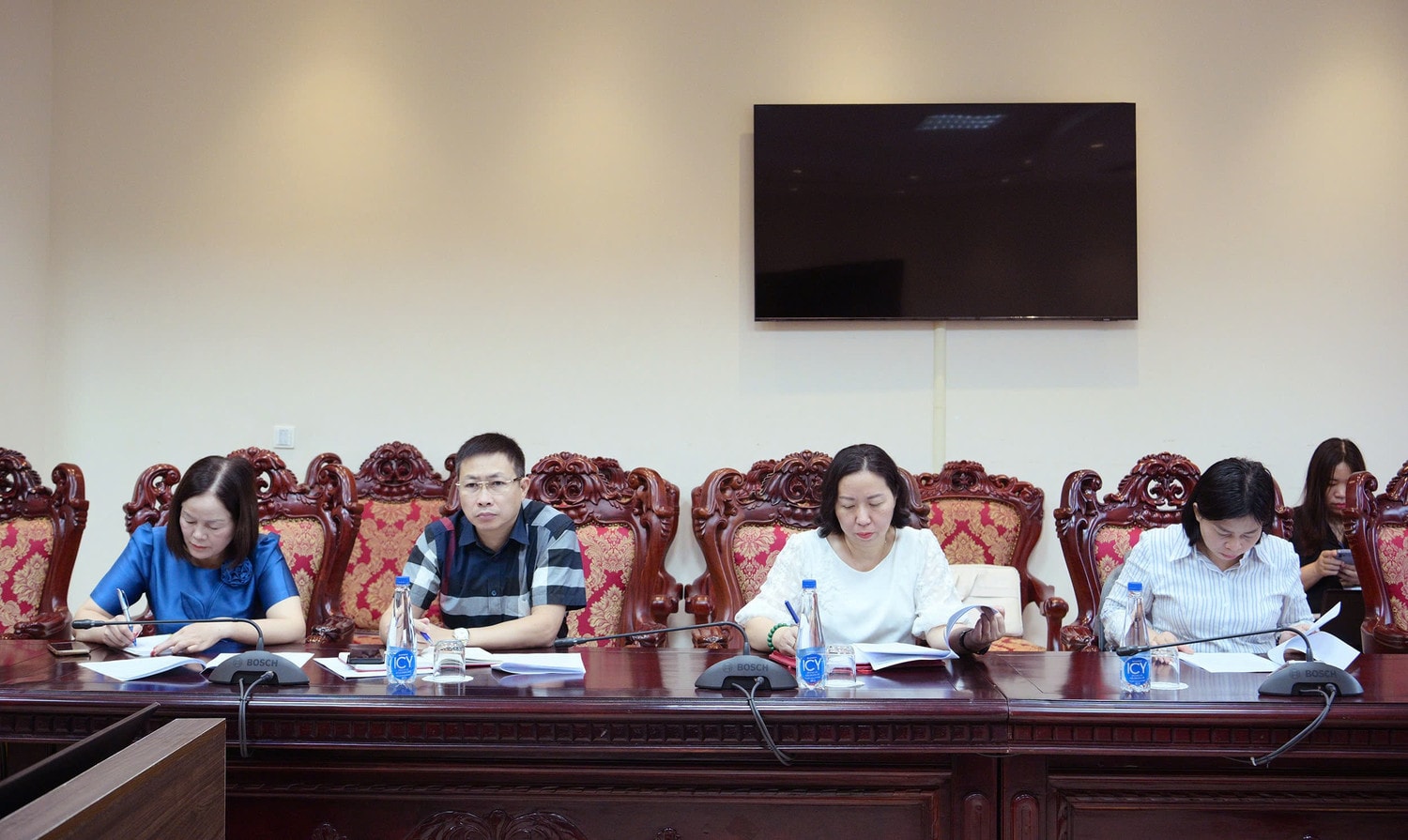 Các đại biểu tham dự cuộc họp