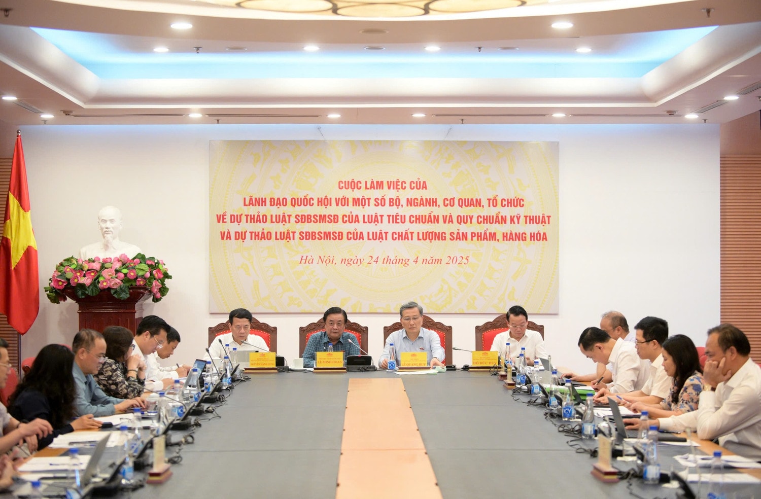 Quang cảnh cuộc làm việc