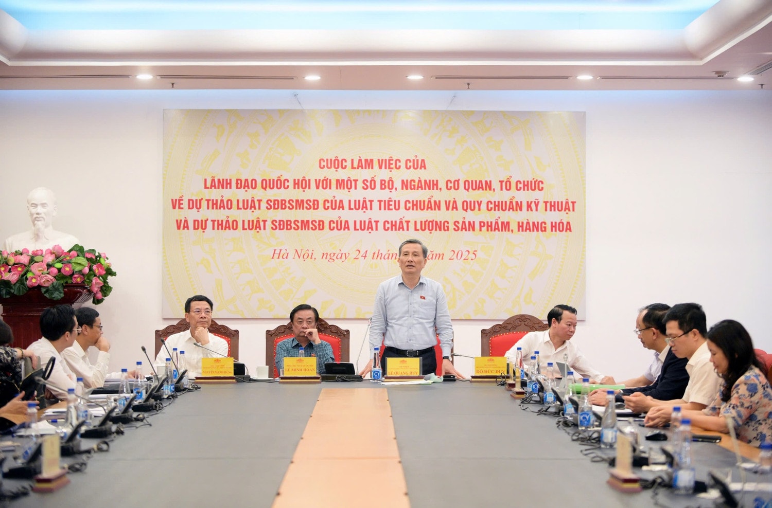 Chủ nhiệm Ủy ban Khoa học, Công nghệ và Môi trường Lê Quang Huy phát biểu tại cuộc làm việc