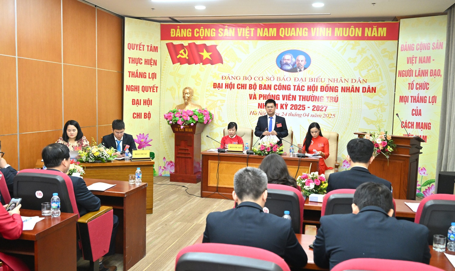 toan-canh-dai-hoi.jpg