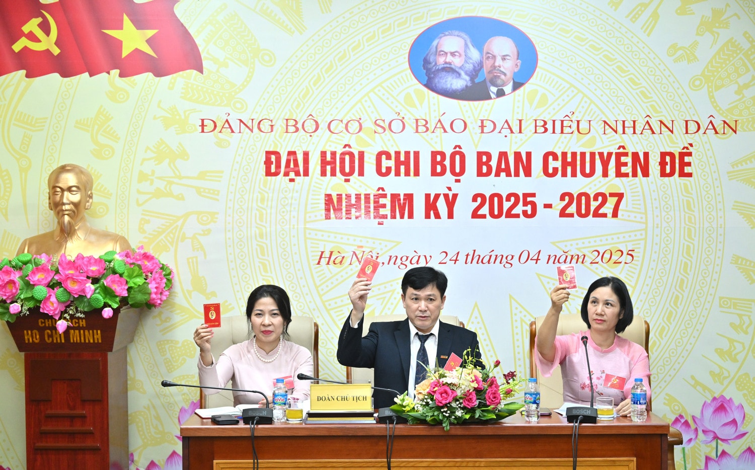 cac-dai-bieu-bieu-quyet.jpg