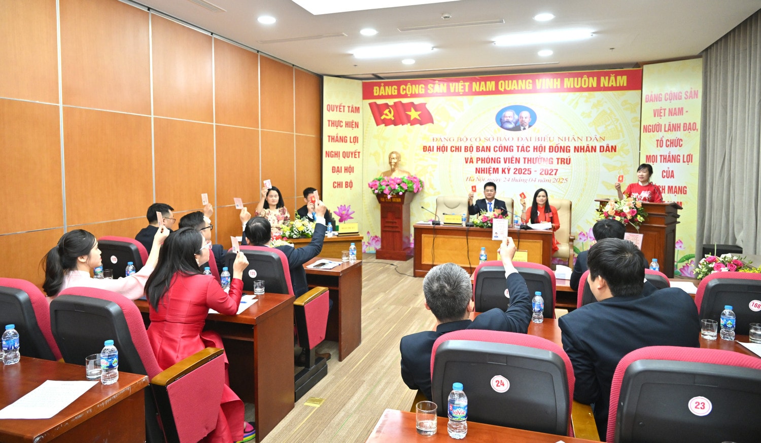 dai-hoi-bieu-quyetvqk-2869.jpg