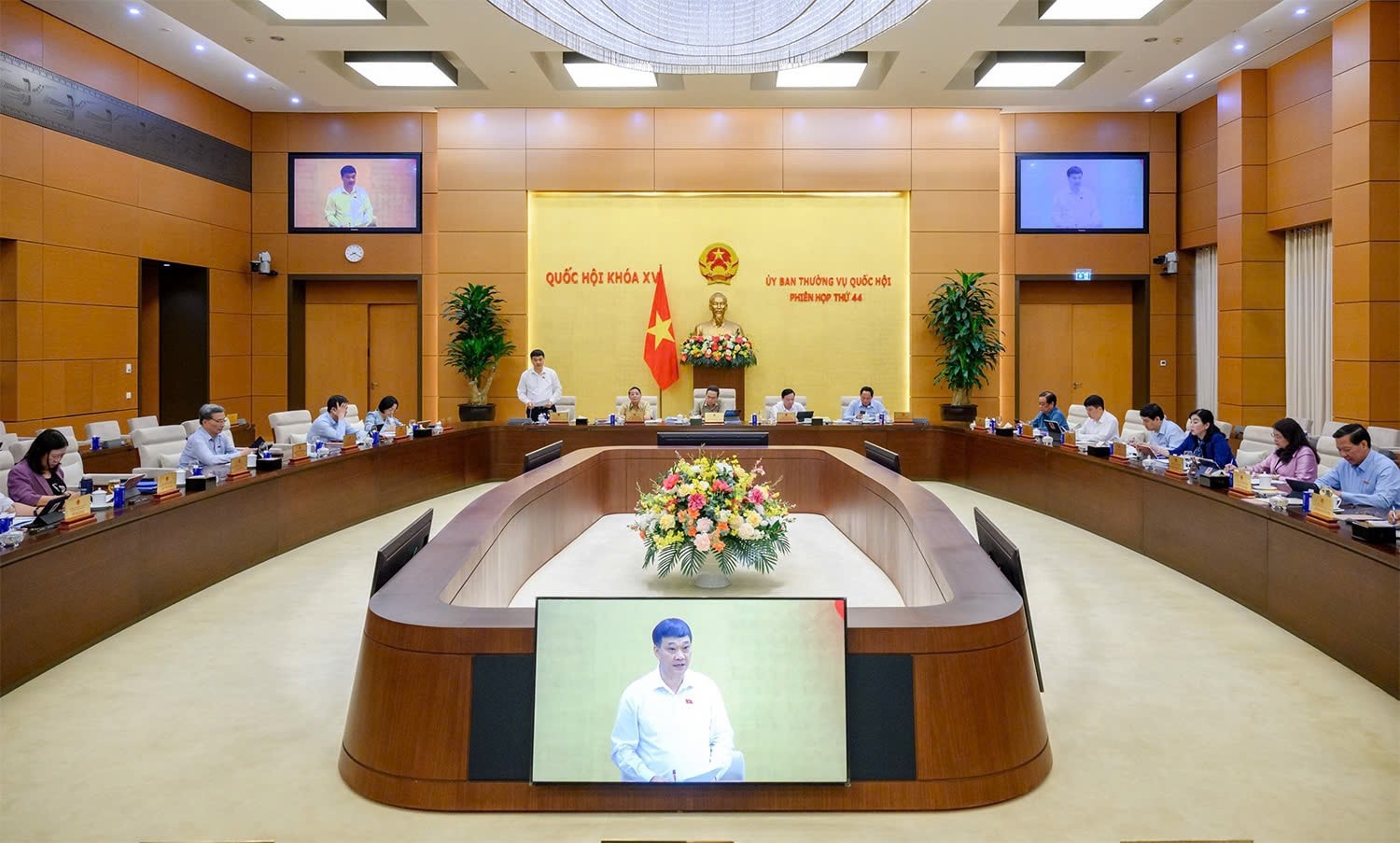 Quang cảnh phiên họp. Ảnh: Hồ Long