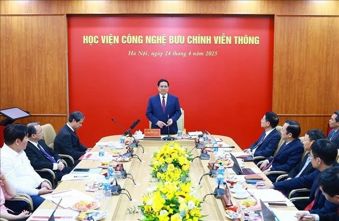 Thủ tướng Phạm Minh Chính làm việc với Học viện Công nghệ Bưu chính Viễn thông. Ảnh: Dương Giang/TTXVN