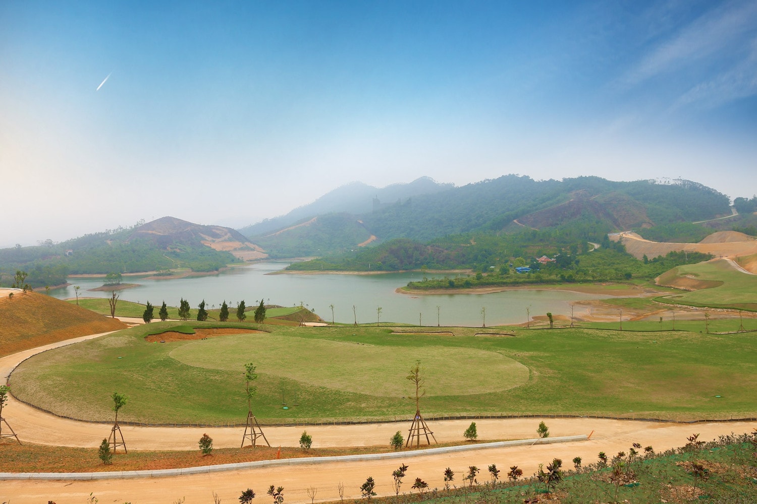 Chủ đầu tư Dự án sân golf Glory đang đẩy nhanh tiến độ thi công, phấn đấu hoàn thành công trình trong tháng 7.2025, vượt kế hoạch 2 tháng