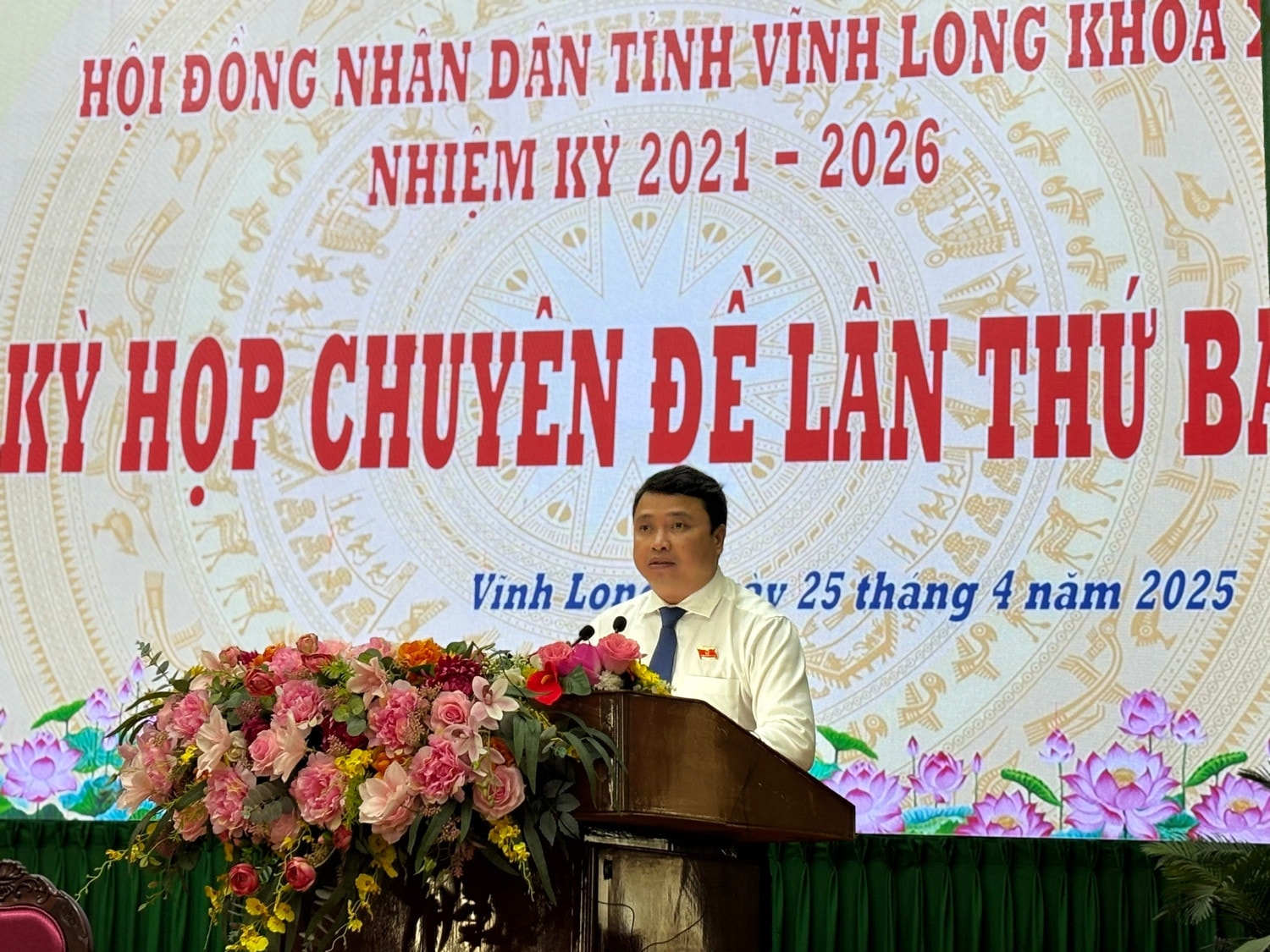 truong-ban-kinh-te-ngan-sach-hdnd-tinh-nguyen-thanh-can-trinh-bay-bao-cao-tham-tra-thuoc-linh-vuc-ban-phu-trach.jpg