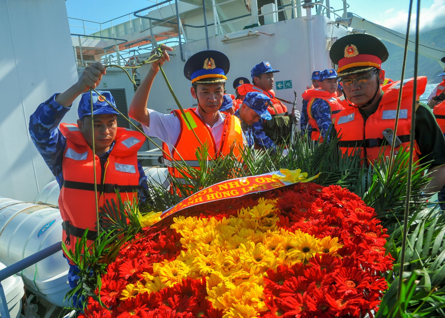 1-cac-dai-bieu-thuc-hien-nghi-thuc-tha-hoa.jpg