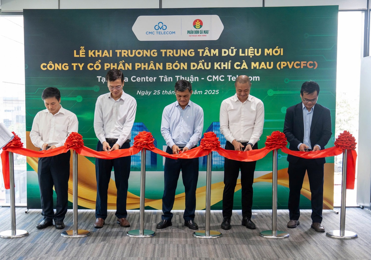h1-trung-tam-du-lieu-moi-cua-pvcfc-chinh-thuc-di-vao-hoat-dong.jpg