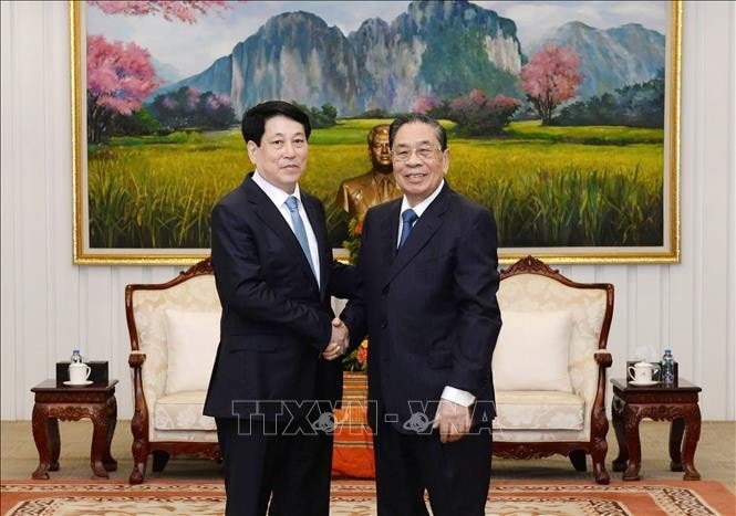 Chủ tịch nước Lương Cường gặp nguyên Tổng Bí thư, Chủ tịch nước Lào Choummaly Sayasone. Ảnh: TTXVN