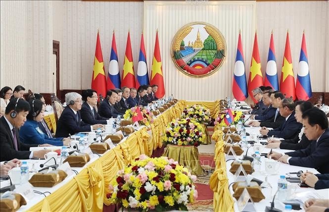 Chủ tịch nước Lương Cường hội kiến Thủ tướng Chính phủ Lào Sonexay Siphandone. Ảnh: Lâm Khánh/TTXVN