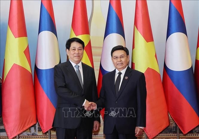 Chủ tịch Quốc hội Lào Saysomphone Phomvihane và Chủ tịch nước Lương Cường. Ảnh: Lâm Khánh/TTXVN