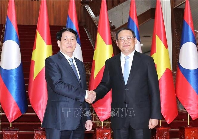 Chủ tịch nước Lương Cường hội kiến Thủ tướng Chính phủ Lào Sonexay Siphandone. Ảnh: Lâm Khánh/TTXVN