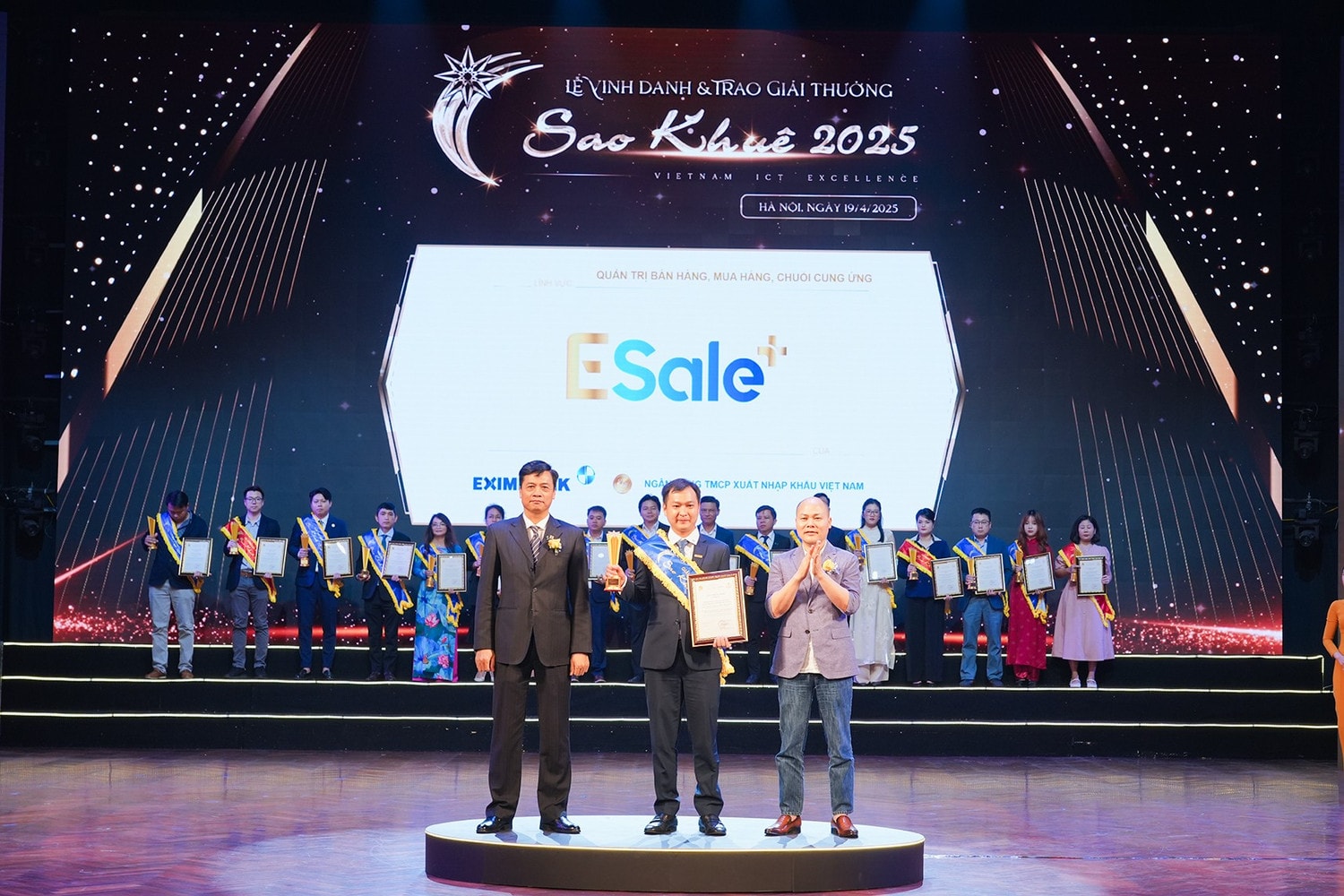eximbank-nhan-giai-sao-khue-2025.jpg