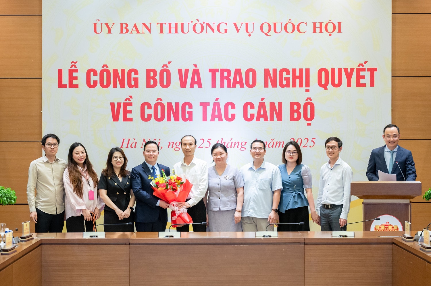 Tập thể Vụ Khoa học, Công nghệ và Môi trường chúc mừng tân Phó Chủ nhiệm Ủy ban Khoa học, Công nghệ và Môi trường Trần Văn Khải