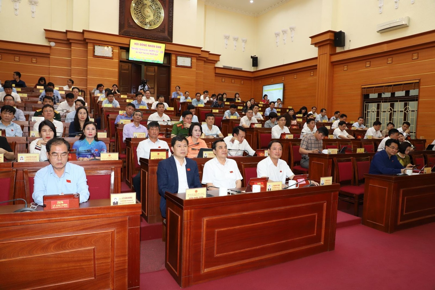 Các đại biểu tham dự kỳ họp