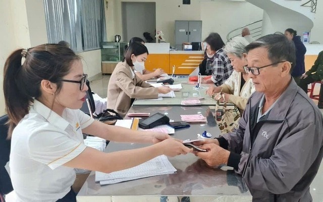 Ngành BHXH thực hiện chi trả lương hưu, trợ cấp bảo hiểm xã hội tháng 5 từ 25 - 28.4.2025. Ảnh: BH