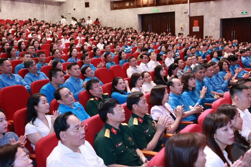 Các đại biểu tham dự buổi lễ. Ảnh: Hải Nguyễn