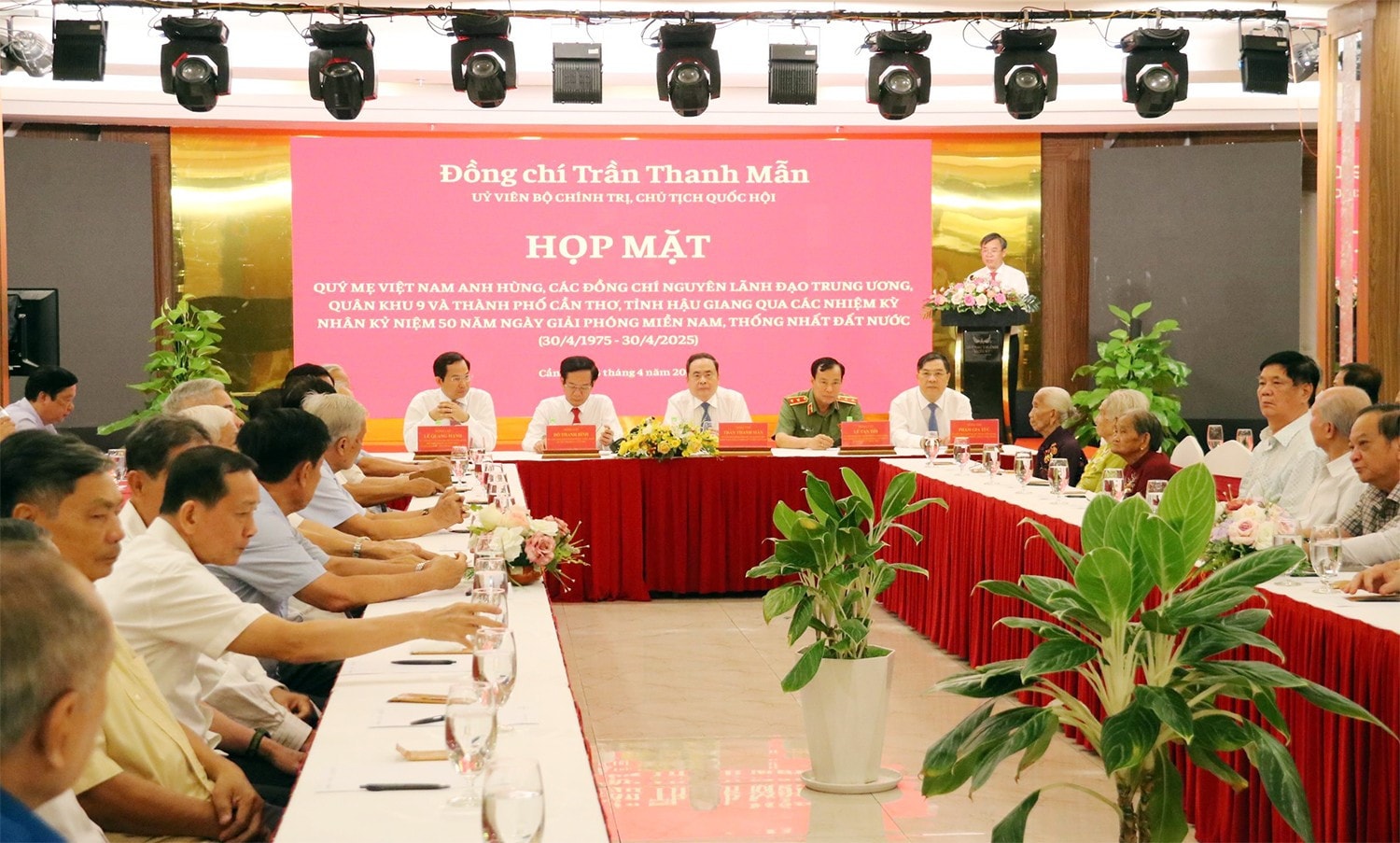 Toàn cảnh cuộc gặp mặt. Ảnh: Hải Hành