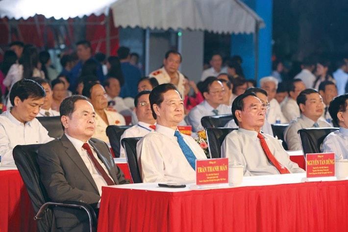Chủ tịch Quốc hội Trần Thanh Mẫn; nguyên Thủ tướng Chính phủ Nguyễn Tấn Dũng; nguyên Thường trực Ban Bí thư, Đại tướng Lê Hồng Anh và các đại biểu dự Lễ kỷ niệm. Ảnh: Hải Hành