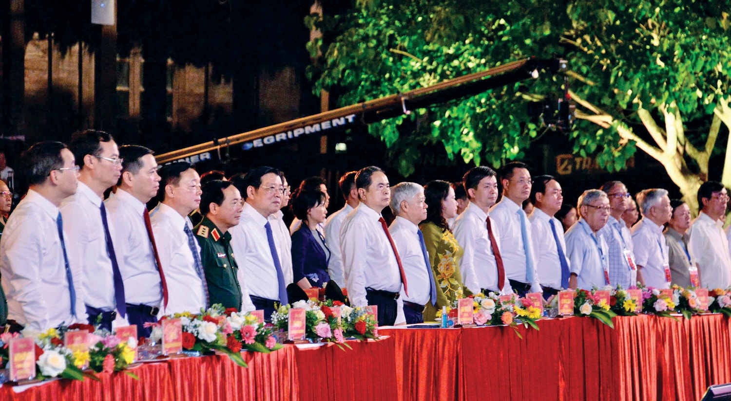 Chủ tịch Quốc hội Trần Thanh Mẫn và các đại biểu dự Cầu truyền hình "Vang mãi khúc khải hoàn" tại điểm cầu Quảng Trị