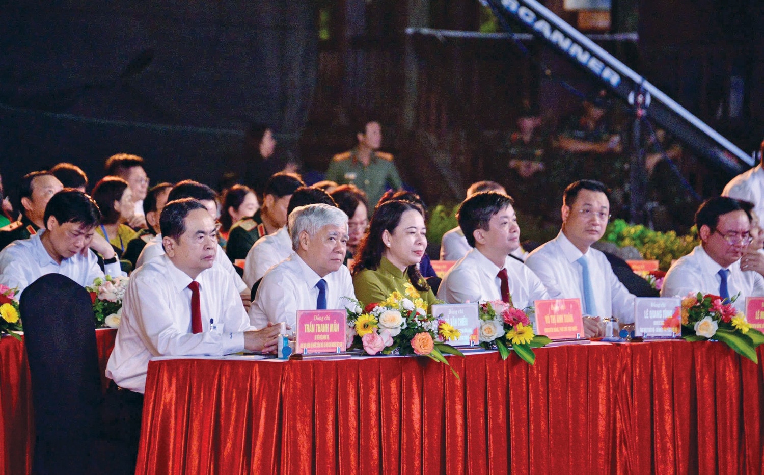 Chủ tịch Quốc hội Trần Thanh Mẫn và các đại biểu dự Cầu truyền hình "Vang mãi khúc khải hoàn" tại điểm cầu Quảng Trị