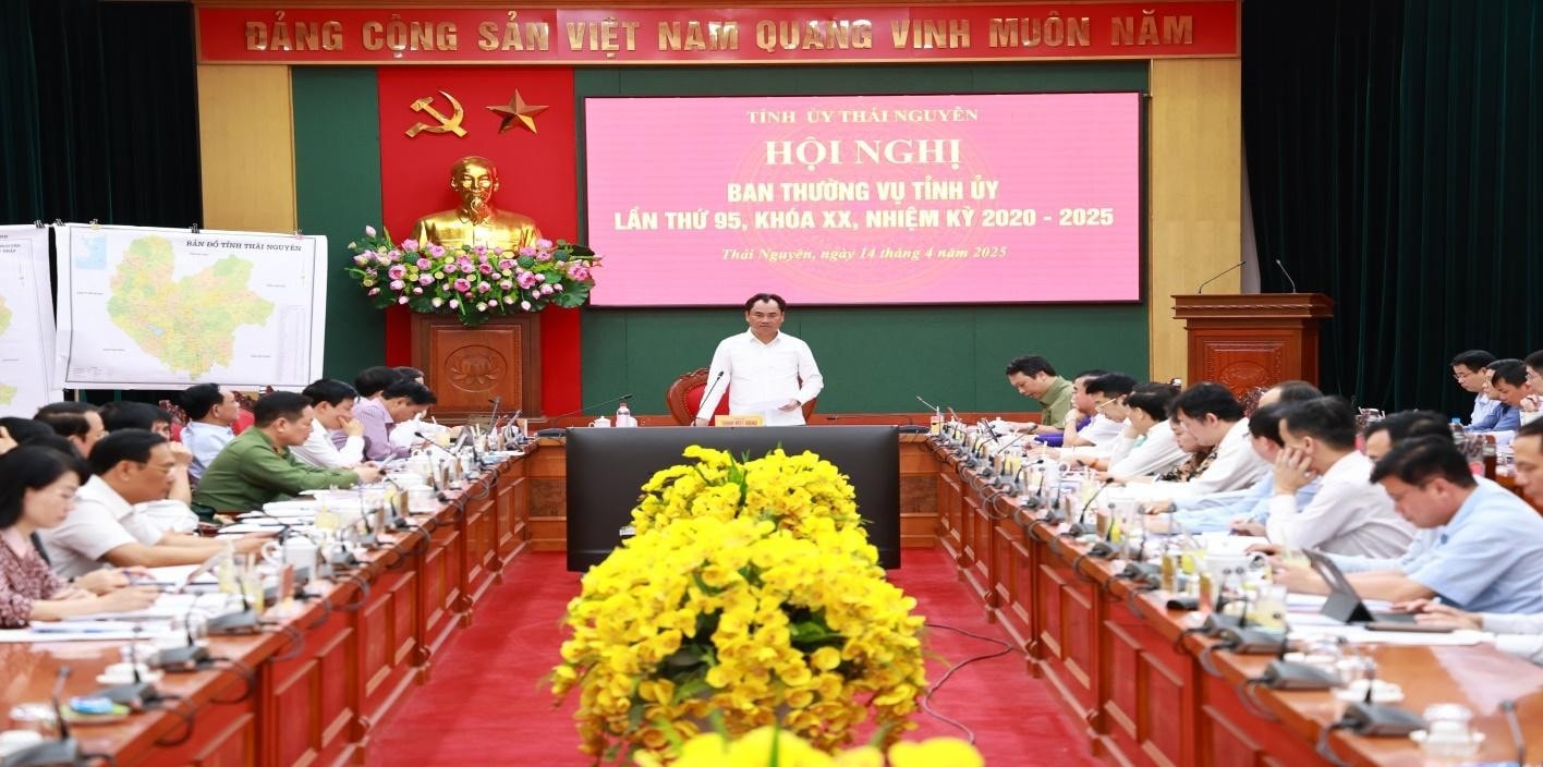 Ban Thường vụ Tỉnh ủy, Ban chấp hành Đảng bộ tỉnh tổ chức nhiều Hội nghị để thống nhất và đưa ra những chỉ đạo chiến lược kịp thời, hợp lòng dân. Ảnh: Hội nghị Ban Thường vụ Tỉnh ủy lần thứ 95, khóa XX