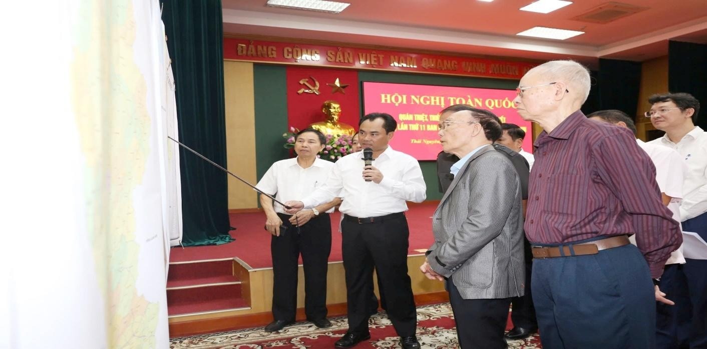 Thường trực Tỉnh ủy, Ban Thường vụ Tỉnh ủy, Ban Chấp hành Đảng bộ lấy ý kiến các đồng chí nguyên lãnh đạo tỉnh qua các thời kỳ, các đồng chí lão thành cách mạng và Nhân dân để việc xây dựng Đề án đảm bảo tính kế thừa, đáp ứng tốt nhất nhu cầu, nguyện vọng của Nhân dân