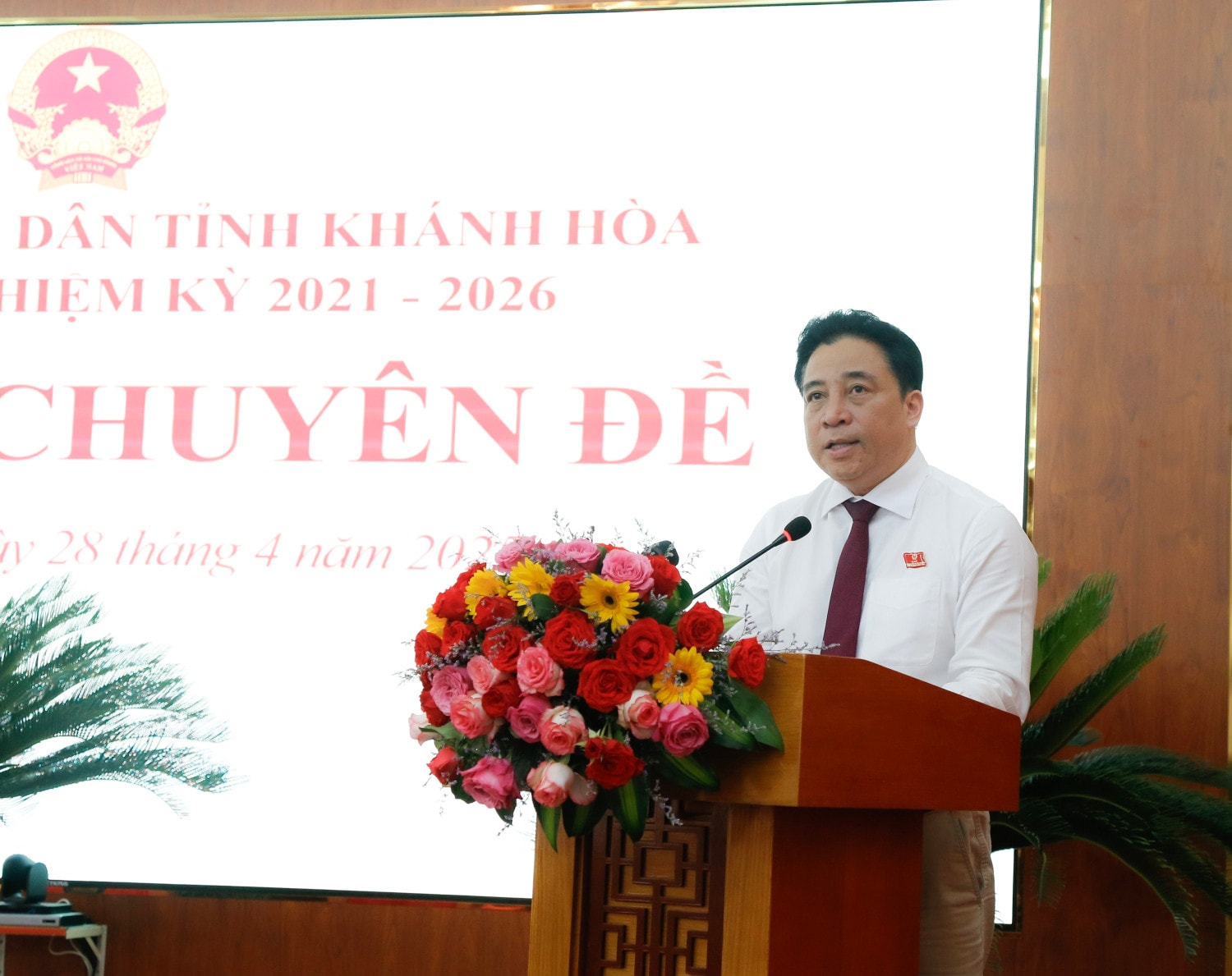 chu-tich-hdnd-tinh-nguyen-khac-toan-phat-bieu-be-mac-ky-hop.jpg