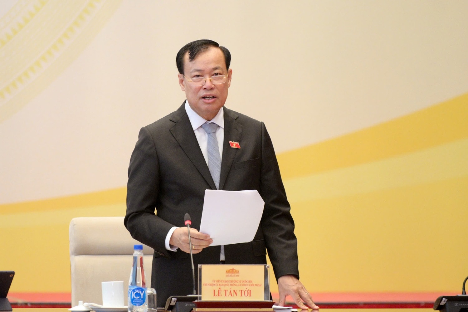 Chủ nhiệm Ủy ban Quốc phòng, An ninh và Đối ngoại, Trung tướng Lê Tấn Tới phát biểu